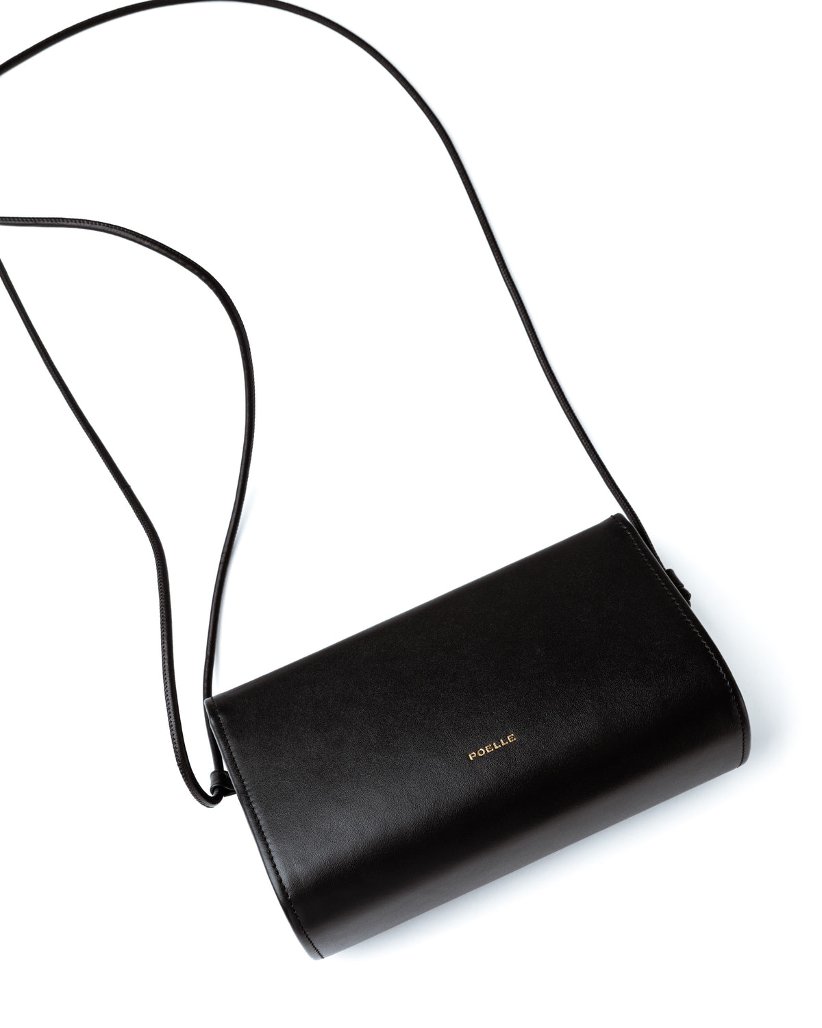 Sophie Bag Medium Czarny — klapa i pasek z bliska